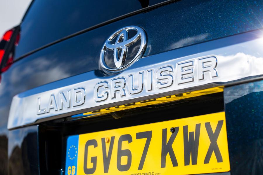 Логотип Toyota Land Cruiser Prado (150) 2018 года  (UK) (фото 21 из 40)